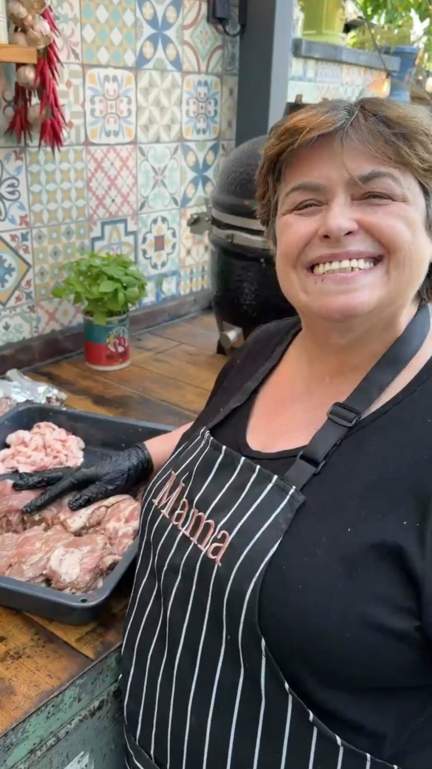 Wer Fati kennt, weiß: Bei uns wird mit Liebe gekocht. 🫶Heute gibt es einen kleinen Einblick in die Vorbereitung unserer Secretos. Wir wollen, dass ihr nur das Beste bekommt! #bistrolisboa #krefeld #restaurant #portugiesisch #fati